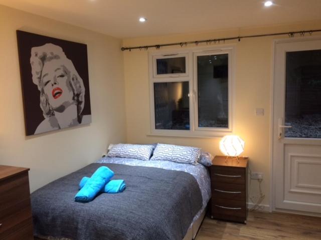 High Road Studios London Ngoại thất bức ảnh