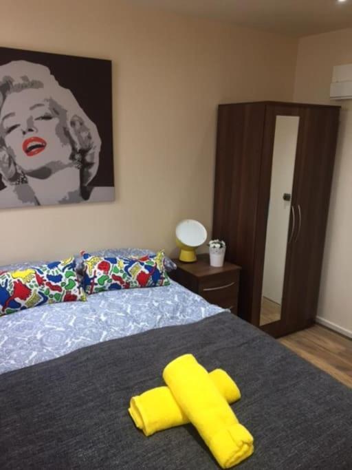 High Road Studios London Ngoại thất bức ảnh