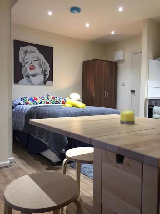 High Road Studios London Ngoại thất bức ảnh