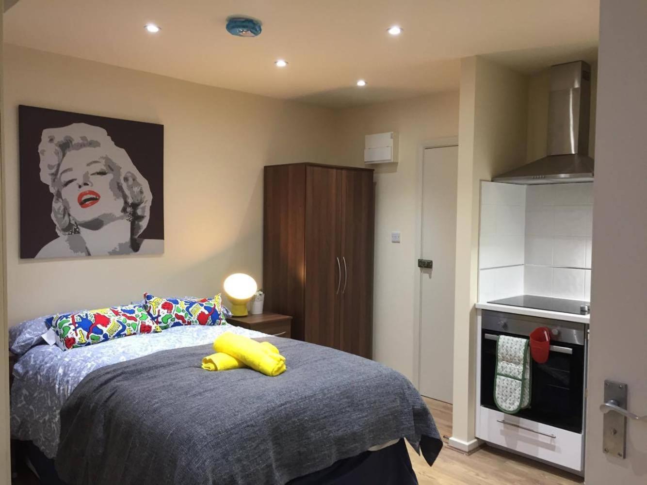 High Road Studios London Ngoại thất bức ảnh